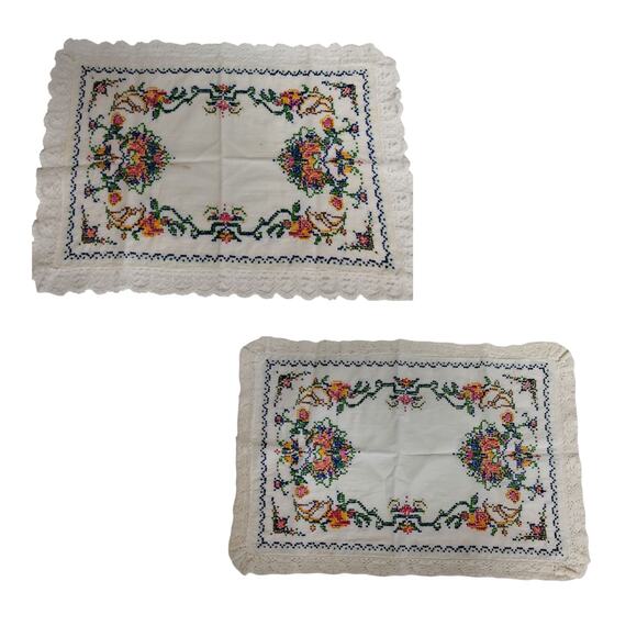 ✨ Retro 🌲 Christmas Cross Stitch Doilies – Handmade Vintage Flour Sack Linens - Picture 12 of 15